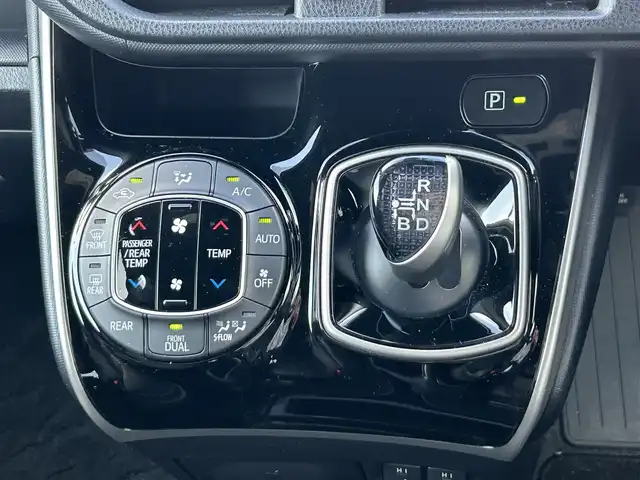 トヨタ ヴォクシー ハイブリッド ZS 煌Ⅱ 奈良県 2020(令2)年 5.2万km ブラック ワンオーナー /純正10型ナビ /12.1型フリップダウン /ビルトインETC2.0 /フルセグTV /クリアランスソナー /両側パワースライドドア /衝突被害軽減システム /三眼ヘッドライト /前席シートヒーター