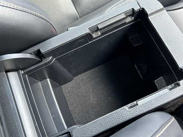 トヨタ ハリアー ハイブリッド プログレス メタル&レザーP 千葉県 2017(平29)年 5.3万km ホワイトパールクリスタルシャイン TRDエアロ/サンルーフ/JBLプレミアムサウンド/黒革シート/パノラミックビューカメラ/純正ナビ【510306】/・CD/DVD/MSV/Blu-ray/Bluetooth/フルセグ/トヨタセーフティーセンス/・プリクラッシュセーフティー/・レーンディパーチャーアラート/・インテリジェントクリアランスソナー/・オートマチックハイビーム/・アダプティブクルーズコントロール/前席パワーシート/前席シートヒーター/前席シートベンチレーション/パワーバックドア/スマートキー/前後コーナーセンサー/ウッドコンビステアリング/純正LEDヘッドライト/フォグランプ/純正18インチアルミホイール/純正ドライブレコーダー【DRT-H66A】/ビルトインETC/ドアバイザー/サイド＆カーテンエアバッグ