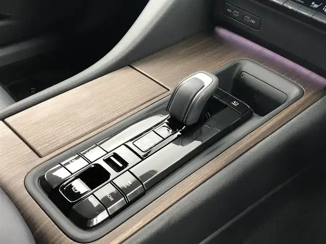 トヨタ クラウン Z 愛知県 2024(令6)年 0.5万km プレシャスブラックパール 純正12.3インチコネクテッドナビ付ディスプレイオーディオ/フルセグTV/トヨタプレミアムサウンド/パノラミックビューモニター/HUD/デジタルインナーミラー/おくだけ充電/ビルトインETC2.0/パノラマルーフ/後席電動サンシェード/後席マルチオペレーションパネル/ステアリングヒーター/パワーシート（全席）/シートポジションメモリ機能（D席）/シートヒーター（全席）/ベンチレーション（全席）/純正フロアマット（ロイヤルタイプ）/4眼LEDヘッドライト/フォグランプ（前後）/純正19インチアルミホイール（ハイパークロームメタリック塗装）/トヨタチームメイト/　　・アドバンストドライブ/トヨタセーフティセンス　　/　　・プリクラッシュセーフティ/　　・レーントレーシングアシスト/　　・レーンディバーチャーアラート/　　・レーダークルーズコントロール/　　・ロードサインアシスト/　　・オートマチックハイビーム/クリアランスソナー