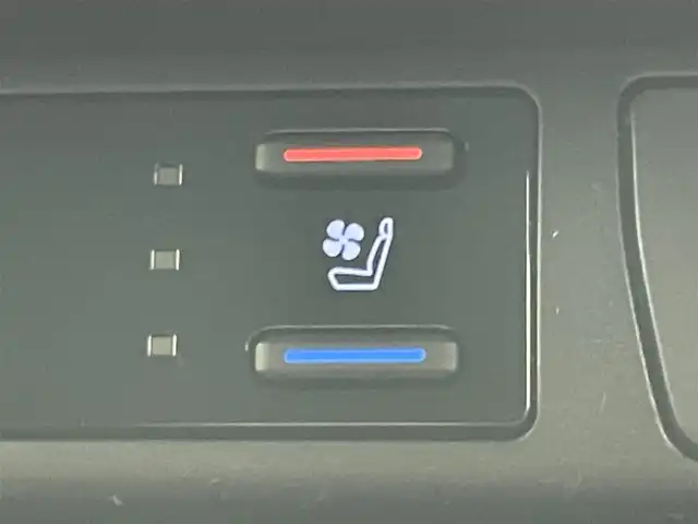 トヨタ ＲＡＶ４ ハイブリッドG 岡山県 2022(令4)年 2.9万km ホワイトパールクリスタルシャイン 純正９インチディスプレイオーディオ/（BT/USB/Carplay/IPod)/衝突軽減ブレーキ/全周囲カメラ/追従型クルーズコントロール/レーンキープアシスト/踏み間違い防止/コーナーセンサー/ブラインドスポットモニター/モデリスタ（前・横・後下）/ルーフレール/シートヒーター(運転席・助手席）/エアシート（運転席・助手席）/電動リアゲート/ステアリングヒーター/ドライブレコーダー（前・後）/パワーシート/電動リアゲート/ＬＥＤヘッドライト/オートハイビーム/オートライト/フォグランプ/プッシュスタート/ビルトインＥＴＣ/スマートキー×1/アイドリングストップ/純正フロアマット/純正18インチAW/ISOFIX/ステアリングスイッチ/チルトステアリング/シートリフター/ウインカーミラー/ドアバイザー/新車保証書/取扱説明書/スペアキー×１