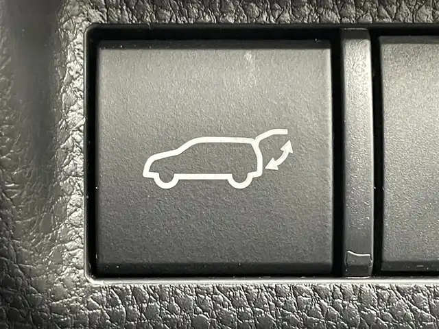 トヨタ ＲＡＶ４ ハイブリッドG 岡山県 2022(令4)年 2.9万km ホワイトパールクリスタルシャイン 純正９インチディスプレイオーディオ/（BT/USB/Carplay/IPod)/衝突軽減ブレーキ/全周囲カメラ/追従型クルーズコントロール/レーンキープアシスト/踏み間違い防止/コーナーセンサー/ブラインドスポットモニター/モデリスタ（前・横・後下）/ルーフレール/シートヒーター(運転席・助手席）/エアシート（運転席・助手席）/電動リアゲート/ステアリングヒーター/ドライブレコーダー（前・後）/パワーシート/電動リアゲート/ＬＥＤヘッドライト/オートハイビーム/オートライト/フォグランプ/プッシュスタート/ビルトインＥＴＣ/スマートキー×1/アイドリングストップ/純正フロアマット/純正18インチAW/ISOFIX/ステアリングスイッチ/チルトステアリング/シートリフター/ウインカーミラー/ドアバイザー/新車保証書/取扱説明書/スペアキー×１