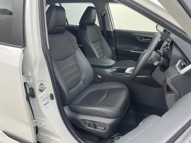 トヨタ ＲＡＶ４ ハイブリッドG 岡山県 2022(令4)年 2.9万km ホワイトパールクリスタルシャイン 純正９インチディスプレイオーディオ/（BT/USB/Carplay/IPod)/衝突軽減ブレーキ/全周囲カメラ/追従型クルーズコントロール/レーンキープアシスト/踏み間違い防止/コーナーセンサー/ブラインドスポットモニター/モデリスタ（前・横・後下）/ルーフレール/シートヒーター(運転席・助手席）/エアシート（運転席・助手席）/電動リアゲート/ステアリングヒーター/ドライブレコーダー（前・後）/パワーシート/電動リアゲート/ＬＥＤヘッドライト/オートハイビーム/オートライト/フォグランプ/プッシュスタート/ビルトインＥＴＣ/スマートキー×1/アイドリングストップ/純正フロアマット/純正18インチAW/ISOFIX/ステアリングスイッチ/チルトステアリング/シートリフター/ウインカーミラー/ドアバイザー/新車保証書/取扱説明書/スペアキー×１
