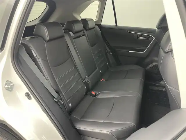 トヨタ ＲＡＶ４ ハイブリッドG 岡山県 2022(令4)年 2.9万km ホワイトパールクリスタルシャイン 純正９インチディスプレイオーディオ/（BT/USB/Carplay/IPod)/衝突軽減ブレーキ/全周囲カメラ/追従型クルーズコントロール/レーンキープアシスト/踏み間違い防止/コーナーセンサー/ブラインドスポットモニター/モデリスタ（前・横・後下）/ルーフレール/シートヒーター(運転席・助手席）/エアシート（運転席・助手席）/電動リアゲート/ステアリングヒーター/ドライブレコーダー（前・後）/パワーシート/電動リアゲート/ＬＥＤヘッドライト/オートハイビーム/オートライト/フォグランプ/プッシュスタート/ビルトインＥＴＣ/スマートキー×1/アイドリングストップ/純正フロアマット/純正18インチAW/ISOFIX/ステアリングスイッチ/チルトステアリング/シートリフター/ウインカーミラー/ドアバイザー/新車保証書/取扱説明書/スペアキー×１