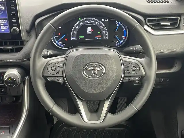 トヨタ ＲＡＶ４ ハイブリッドG 岡山県 2022(令4)年 2.9万km ホワイトパールクリスタルシャイン 純正９インチディスプレイオーディオ/（BT/USB/Carplay/IPod)/衝突軽減ブレーキ/全周囲カメラ/追従型クルーズコントロール/レーンキープアシスト/踏み間違い防止/コーナーセンサー/ブラインドスポットモニター/モデリスタ（前・横・後下）/ルーフレール/シートヒーター(運転席・助手席）/エアシート（運転席・助手席）/電動リアゲート/ステアリングヒーター/ドライブレコーダー（前・後）/パワーシート/電動リアゲート/ＬＥＤヘッドライト/オートハイビーム/オートライト/フォグランプ/プッシュスタート/ビルトインＥＴＣ/スマートキー×1/アイドリングストップ/純正フロアマット/純正18インチAW/ISOFIX/ステアリングスイッチ/チルトステアリング/シートリフター/ウインカーミラー/ドアバイザー/新車保証書/取扱説明書/スペアキー×１