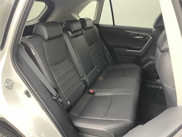 トヨタ ＲＡＶ４ ハイブリッドG 福岡県 2022(令4)年 2.9万km ホワイトパールクリスタルシャイン 純正９インチディスプレイオーディオ/（BT/USB/Carplay/IPod)/衝突軽減ブレーキ/全周囲カメラ/追従型クルーズコントロール/レーンキープアシスト/踏み間違い防止/コーナーセンサー/ブラインドスポットモニター/モデリスタ（前・横・後下）/ルーフレール/シートヒーター(運転席・助手席）/エアシート（運転席・助手席）/電動リアゲート/ステアリングヒーター/ドライブレコーダー（前・後）/パワーシート/電動リアゲート/ＬＥＤヘッドライト/オートハイビーム/オートライト/フォグランプ/プッシュスタート/ビルトインＥＴＣ/スマートキー×1/アイドリングストップ/純正フロアマット/純正18インチAW/ISOFIX/ステアリングスイッチ/チルトステアリング/シートリフター/ウインカーミラー/ドアバイザー/新車保証書/取扱説明書/スペアキー×１