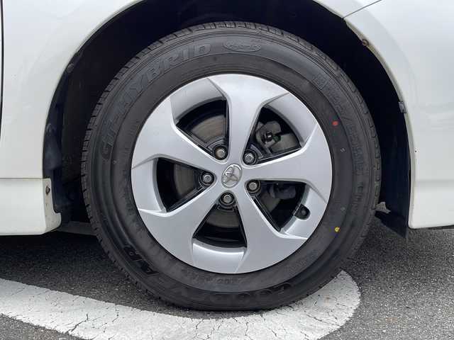 トヨタ プリウス S 岐阜県 2012(平24)年 3.8万km ホワイトパールクリスタルシャイン 登録時走行距離38097km/純正オーディオ　/キセノンライト　/オートライト　/純正１５インチアルミホイール　/ＡＢＳ　/プッシュスタート　/スマートキー　/純正フロアマット　/ドアバイザー　/Ｗエアバッグ　/ステアリングスイッチ　/パワーウィンドウ/パワーステアリング