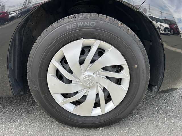ホンダ フィット 13G Fパッケージ 静岡県 2016(平28)年 5.3万km クリスタルブラックパール Ｆパッケージ/純正ＧＡＴＨＥＲＳナビ/ＴＶ/バックカメラ/ＥＴＣ/プッシュスタート/スマートキー/ＬＥＤヘッドライト/電動格納ミラー/オートリトラミラー/盗難防止装置/純正フロアマット/ドアバイザー/アームレスト