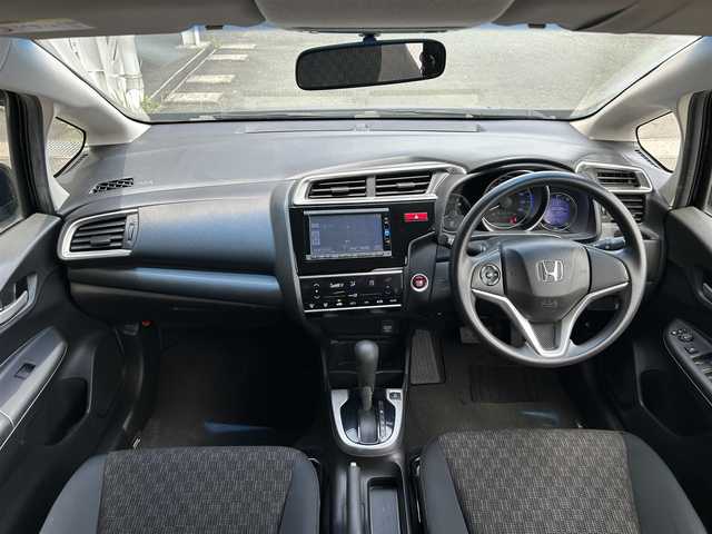 ホンダ フィット 13G Fパッケージ 静岡県 2016(平28)年 5.3万km クリスタルブラックパール Ｆパッケージ/純正ＧＡＴＨＥＲＳナビ/ＴＶ/バックカメラ/ＥＴＣ/プッシュスタート/スマートキー/ＬＥＤヘッドライト/電動格納ミラー/オートリトラミラー/盗難防止装置/純正フロアマット/ドアバイザー/アームレスト