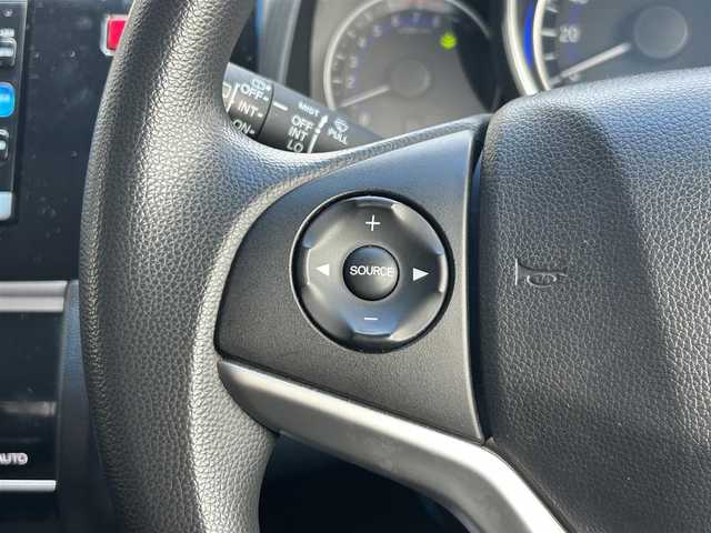 ホンダ フィット 13G Fパッケージ 静岡県 2016(平28)年 5.3万km クリスタルブラックパール Ｆパッケージ/純正ＧＡＴＨＥＲＳナビ/ＴＶ/バックカメラ/ＥＴＣ/プッシュスタート/スマートキー/ＬＥＤヘッドライト/電動格納ミラー/オートリトラミラー/盗難防止装置/純正フロアマット/ドアバイザー/アームレスト