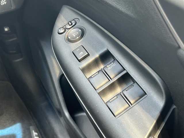 ホンダ フィット 13G Fパッケージ 静岡県 2016(平28)年 5.3万km クリスタルブラックパール Ｆパッケージ/純正ＧＡＴＨＥＲＳナビ/ＴＶ/バックカメラ/ＥＴＣ/プッシュスタート/スマートキー/ＬＥＤヘッドライト/電動格納ミラー/オートリトラミラー/盗難防止装置/純正フロアマット/ドアバイザー/アームレスト