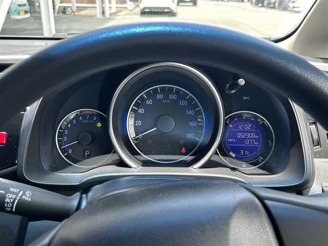 ホンダ フィット 13G Fパッケージ 静岡県 2016(平28)年 5.3万km クリスタルブラックパール Ｆパッケージ/純正ＧＡＴＨＥＲＳナビ/ＴＶ/バックカメラ/ＥＴＣ/プッシュスタート/スマートキー/ＬＥＤヘッドライト/電動格納ミラー/オートリトラミラー/盗難防止装置/純正フロアマット/ドアバイザー/アームレスト