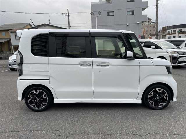 ホンダ Ｎ ＢＯＸ カスタム G L ターボ ホンダセンシング 静岡県 2020(令2)年 3.3万km プラチナホワイトパール 両側パワースライドドア/純正8インチメモリナビ・フルセグTV/DVD/CD/SD/USB/Bluetooth/バックカメラ/純正エアロ/純正15インチアルミホイール/HONDA SENSING/・アダプティブクルーズコントロール（ACC）/・衝突軽減ブレーキ（CMBS）/・車線維持支援システム（LKAS）/・誤発進抑制機能/・先行車発進お知らせ機能/・オートハイビーム/・標識認識機能/ハーフレザーシート/パドルシフト/ビルトインETC/LEDライト/スマートキー2個/プッシュスタート/新車時保証書/取扱説明書/ナビ取扱説明書