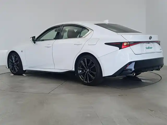 レクサス ＩＳ 350 Fスポーツ 愛知県 2022(令4)年 3.1万km ホワイトノーヴァガラスフレーク 純正12.3インチナビ/(CD/DVD/フルセグTV/Bluetooth)/・パノラミックビューモニター/・レクサスセーフティシステム/・レーンキープアシスト/・プリクラッシュセーフティ/・レーダークルーズコントロール/・オートマチックハイビーム/・ブラインドスポットモニター/・クリアランスソナー/・ETC/・ドライブレコーダー/・レザーシート/・シートヒーター/・パワーシート/・ハンドルヒーター/・純正フロアマット/・純正19インチアルミホイール/・パドルシフト/・