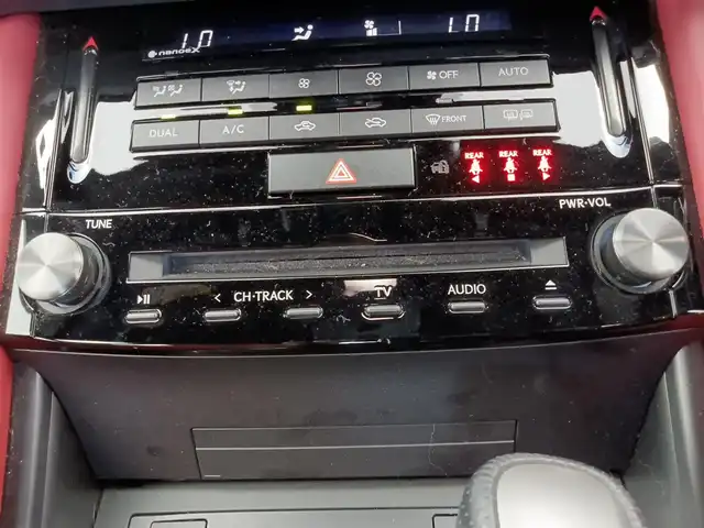 レクサス ＩＳ 350 Fスポーツ 愛知県 2022(令4)年 3.1万km ホワイトノーヴァガラスフレーク 純正12.3インチナビ/(CD/DVD/フルセグTV/Bluetooth)/・パノラミックビューモニター/・レクサスセーフティシステム/・レーンキープアシスト/・プリクラッシュセーフティ/・レーダークルーズコントロール/・オートマチックハイビーム/・ブラインドスポットモニター/・クリアランスソナー/・ETC/・ドライブレコーダー/・レザーシート/・シートヒーター/・パワーシート/・ハンドルヒーター/・純正フロアマット/・純正19インチアルミホイール/・パドルシフト/・