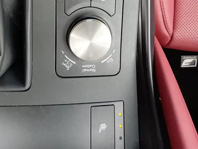 レクサス ＩＳ 350 Fスポーツ 愛知県 2022(令4)年 3.1万km ホワイトノーヴァガラスフレーク 純正12.3インチナビ/(CD/DVD/フルセグTV/Bluetooth)/・パノラミックビューモニター/・レクサスセーフティシステム/・レーンキープアシスト/・プリクラッシュセーフティ/・レーダークルーズコントロール/・オートマチックハイビーム/・ブラインドスポットモニター/・クリアランスソナー/・ETC/・ドライブレコーダー/・レザーシート/・シートヒーター/・パワーシート/・ハンドルヒーター/・純正フロアマット/・純正19インチアルミホイール/・パドルシフト/・