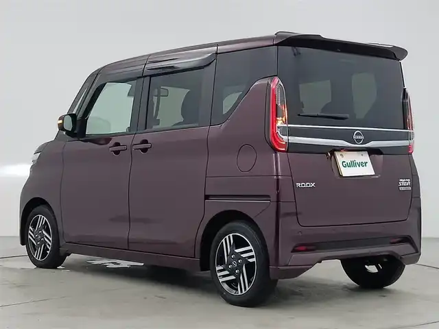 日産 ルークス ハイウェイスター X 愛知県 2023(令5)年 1.3万km パープルＭ エマージェンシーブレーキ/・車線逸脱警報システム/・先行車発進システム/・クリアランスソナー/・標識認識機能/・先行車発進お知らせ機/・車線逸脱警報能/純正ディスプレイオーディオ/（Bluetooth/AppleCarPlay）/全方位カメラ/純正ドライブレコーダー（ナビ連動・フロント・インカメラ）/片側パワースライドドア/純正LEDライト/純正フロアマット/純正AW/オートライト/オートマチックハイビーム/ETC/ロールサンシェード/ドアバザー/スマートキー