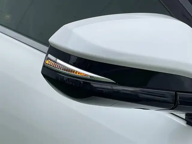 トヨタ ハリアー プレミアム 香川県 2018(平30)年 5.2万km ホワイトパールクリスタルシャイン トヨタセーフティーセンス/→衝突軽減ブレーキ/→レーダークルーズコントロール/→レーンディパーチャーアラート/→オートマチックハイビーム/ECLIPSE7インチナビ/→DVD/CD/→フルセグTV/→Bluetooth/パワーバックドア/バックカメラ/ハーフレザーシート/革巻きステアリング/ステアリングリモコン/電動格納ウィンカーミラー/PWオールオート/ETC/プッシュスタート/バイザー/ISOFIX