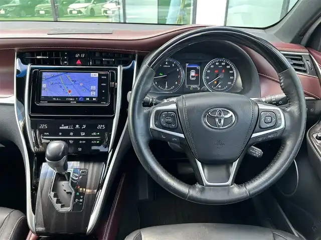 トヨタ ハリアー プレミアム 香川県 2018(平30)年 5.2万km ホワイトパールクリスタルシャイン トヨタセーフティーセンス/→衝突軽減ブレーキ/→レーダークルーズコントロール/→レーンディパーチャーアラート/→オートマチックハイビーム/ECLIPSE7インチナビ/→DVD/CD/→フルセグTV/→Bluetooth/パワーバックドア/バックカメラ/ハーフレザーシート/革巻きステアリング/ステアリングリモコン/電動格納ウィンカーミラー/PWオールオート/ETC/プッシュスタート/バイザー/ISOFIX