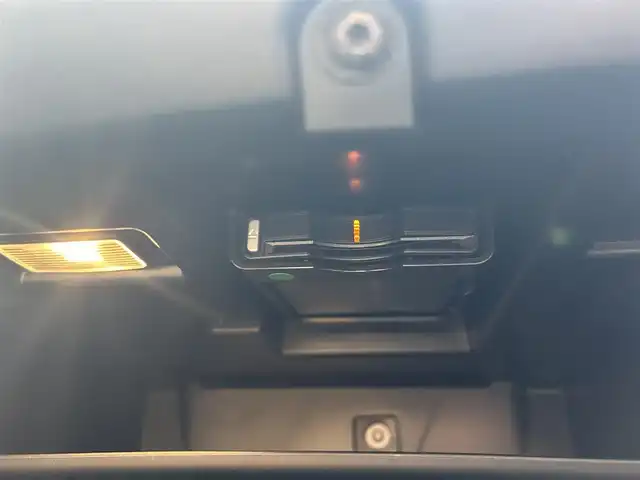 ボルボ ＸＣ６０ D4 AWD インスクリプション 滋賀県 2019(令1)年 2.5万km クリスタルホワイトP 茶革シート/電動リアゲート/ヘッドアップディスプレイ/BSM/harman/kardonスピーカー/純正ナビ(Bluetooth/フルセグ)/衝突軽減システム/360°カメラ/アダプティブクルーズコントロール/レーンキープアシスト/パーキングアシスト/パワーシート/全席シートヒーター/エアシート/ドアバイザー