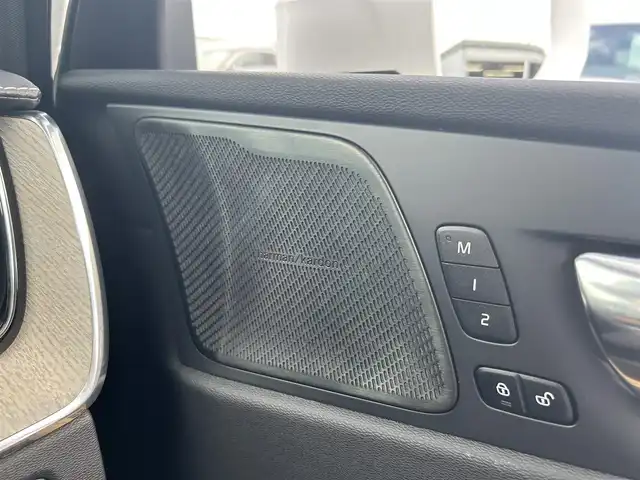 ボルボ ＸＣ６０ D4 AWD インスクリプション 滋賀県 2019(令1)年 2.5万km クリスタルホワイトP 茶革シート/電動リアゲート/ヘッドアップディスプレイ/BSM/harman/kardonスピーカー/純正ナビ(Bluetooth/フルセグ)/衝突軽減システム/360°カメラ/アダプティブクルーズコントロール/レーンキープアシスト/パーキングアシスト/パワーシート/全席シートヒーター/エアシート/ドアバイザー