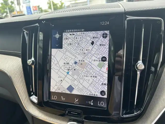 ボルボ ＸＣ６０ D4 AWD インスクリプション 滋賀県 2019(令1)年 2.5万km クリスタルホワイトP 茶革シート/電動リアゲート/ヘッドアップディスプレイ/BSM/harman/kardonスピーカー/純正ナビ(Bluetooth/フルセグ)/衝突軽減システム/360°カメラ/アダプティブクルーズコントロール/レーンキープアシスト/パーキングアシスト/パワーシート/全席シートヒーター/エアシート/ドアバイザー