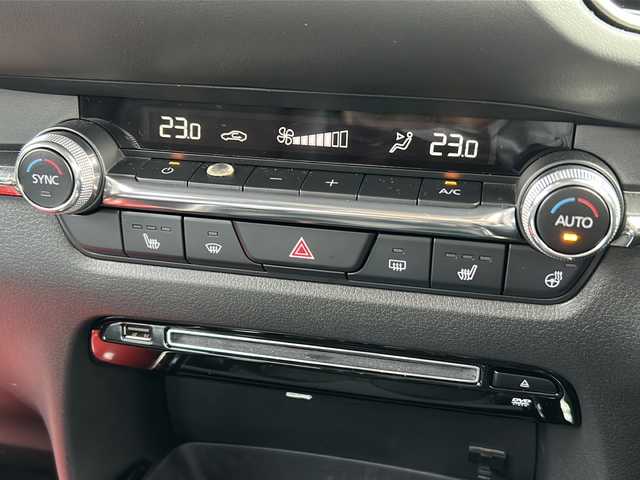 マツダ ＣＸ－３０ X Lパッケージ 広島県 2021(令3)年 6.8万km ソウルレッドクリスタルM 禁煙車/4WD/スーパーＵＶカットガラス（フロントドア）＋ＩＲカットガラス（フロントガラス／フロントドア）/ＣＤ／ＤＶＤプレーヤー＋地上デジタルＴＶチューナー（フルセグ）/３６０°セーフティパッケージ/・３６０°ビュー・モニター＋ドライバー・モニタリング/ボーズサウンドシステム（ＡＵＤＩＯＰＩＬＯＴ２＋Ｃｅｎｔｅｒｐｏｉｎｔ２）＋１２スピーカー/i-ACTIVSENSE/レーダークルーズコントロール/レーンキープアシストシステム/車線逸脱警報システム/AT誤発進抑制制御/BSM/コーナーセンサー/マツダコネクト（ナビSD無し）/・フルセグ/CD/DVD/Bluetooth/USB/HDMI/パドルシフト/革巻きステアリング/ステアリングスイッチ/パワーバックドア/パワーシート/シートメモリー/レザーシート/LEDヘッドライト/社外フロアマット/ETC/純正18インチアルミホイール