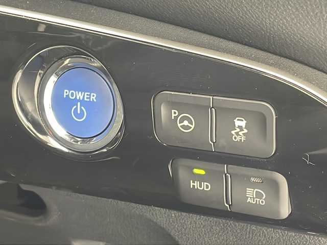 トヨタ プリウス Sセーフティプラス 沖縄県 2017(平29)年 5万km スティールブロンドM 純正ナビ(ＮＳＣＤ－Ｗ６６)/(フルセグＴＶ　Ｂｌｕｅｔｏｏｔｈ　ＣＤ　ＤＶＤ　ＡＭ　ＦＭ)　/バックカメラ　/ＥＴＣ　/ドライブレコーダー　　/トヨタセーフティセンス　/・衝突被害軽減ブレーキ (プリクラッシュセーフティ)																																																	/・追従ドライブ支援機能 (レーダークルーズコントロール)																									/・車線はみ出しアラート (レーンディパーチャーアラート)																									/・自動ハイビーム (オートマチックハイビーム)/HUD	/クリアランスソナー																								/スマートキー/ＬＥＤヘッドライト　/オートライト/純正フロアマット/純正15インチアルミホイール