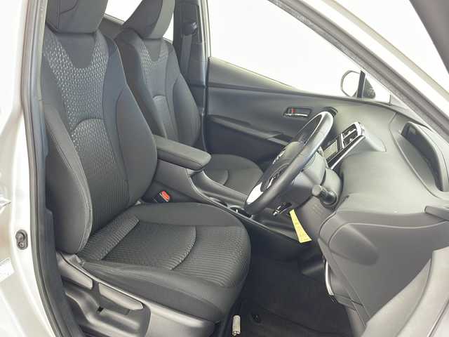 トヨタ プリウス Sセーフティプラス 沖縄県 2017(平29)年 5万km スティールブロンドM 純正ナビ(ＮＳＣＤ－Ｗ６６)/(フルセグＴＶ　Ｂｌｕｅｔｏｏｔｈ　ＣＤ　ＤＶＤ　ＡＭ　ＦＭ)　/バックカメラ　/ＥＴＣ　/ドライブレコーダー　　/トヨタセーフティセンス　/・衝突被害軽減ブレーキ (プリクラッシュセーフティ)																																																	/・追従ドライブ支援機能 (レーダークルーズコントロール)																									/・車線はみ出しアラート (レーンディパーチャーアラート)																									/・自動ハイビーム (オートマチックハイビーム)/HUD	/クリアランスソナー																								/スマートキー/ＬＥＤヘッドライト　/オートライト/純正フロアマット/純正15インチアルミホイール