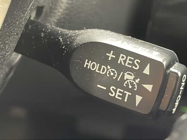 トヨタ プリウス Sセーフティプラス 沖縄県 2017(平29)年 5万km スティールブロンドM 純正ナビ(ＮＳＣＤ－Ｗ６６)/(フルセグＴＶ　Ｂｌｕｅｔｏｏｔｈ　ＣＤ　ＤＶＤ　ＡＭ　ＦＭ)　/バックカメラ　/ＥＴＣ　/ドライブレコーダー　　/トヨタセーフティセンス　/・衝突被害軽減ブレーキ (プリクラッシュセーフティ)																																																	/・追従ドライブ支援機能 (レーダークルーズコントロール)																									/・車線はみ出しアラート (レーンディパーチャーアラート)																									/・自動ハイビーム (オートマチックハイビーム)/HUD	/クリアランスソナー																								/スマートキー/ＬＥＤヘッドライト　/オートライト/純正フロアマット/純正15インチアルミホイール