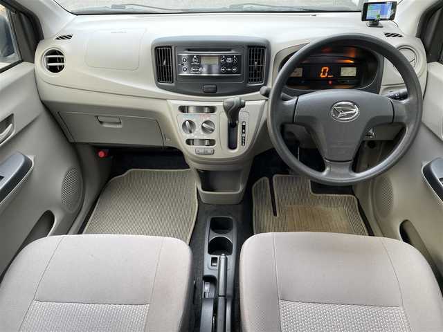 ダイハツ ミラ イース L スマートセレクションSA 道央・札幌 2014(平26)年 2万km ブラックマイカメタリック 登録時走行距離19729km/純正オーディオ（CD/FM/AM）/アイドリングストップ/リモコンキー/純正フロアマット/横滑り防止装置/盗難防止装置/衝突軽減ブレーキ/ヘッドライトレベライザー/社外レーダー探知機/バニティミラー/積込夏タイヤ/（社外AW/155/65/R14/14年製/溝4ｍｍ）