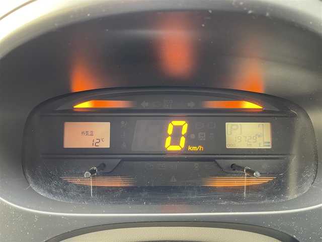 ダイハツ ミラ イース L スマートセレクションSA 道央・札幌 2014(平26)年 2万km ブラックマイカメタリック 登録時走行距離19729km/純正オーディオ（CD/FM/AM）/アイドリングストップ/リモコンキー/純正フロアマット/横滑り防止装置/盗難防止装置/衝突軽減ブレーキ/ヘッドライトレベライザー/社外レーダー探知機/バニティミラー/積込夏タイヤ/（社外AW/155/65/R14/14年製/溝4ｍｍ）