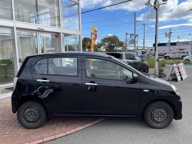 ダイハツ ミラ イース L スマートセレクションSA 道央・札幌 2014(平26)年 2万km ブラックマイカメタリック 登録時走行距離19729km/純正オーディオ（CD/FM/AM）/アイドリングストップ/リモコンキー/純正フロアマット/横滑り防止装置/盗難防止装置/衝突軽減ブレーキ/ヘッドライトレベライザー/社外レーダー探知機/バニティミラー/積込夏タイヤ/（社外AW/155/65/R14/14年製/溝4ｍｍ）