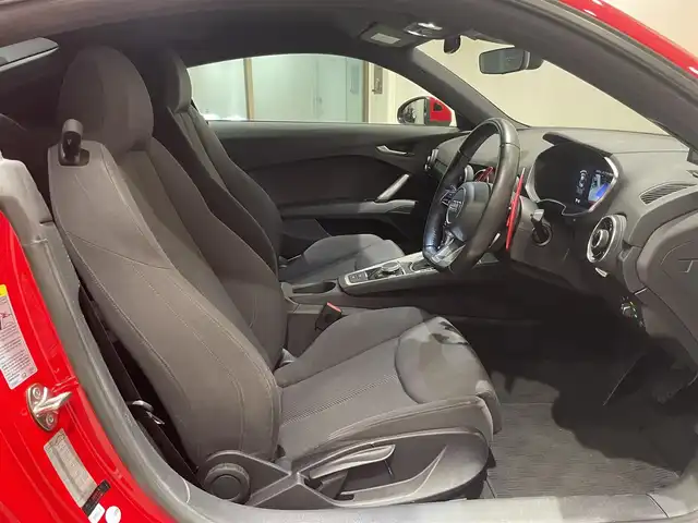 アウディ ＴＴクーペ 2．0 TFSI 愛知県 2016(平28)年 2.4万km ブリリアントレッド ブラックペイントＡＷ　/バーチャルコクピット　/ＭＭＩナビゲーション　/Ｂｌｕｅｔｏｏｔｈ　/バックカメラ　/フルセグＴＶ　/ＣＤ／ＤＶＤ　/クリアランスソナー　/ＥＴＣ　/社外レーダー　/ドライブレコーダー　/ＢＳＭ/クルーズコントロール/プッシュスタート/ウィンカーミラー/アイドリングストップ