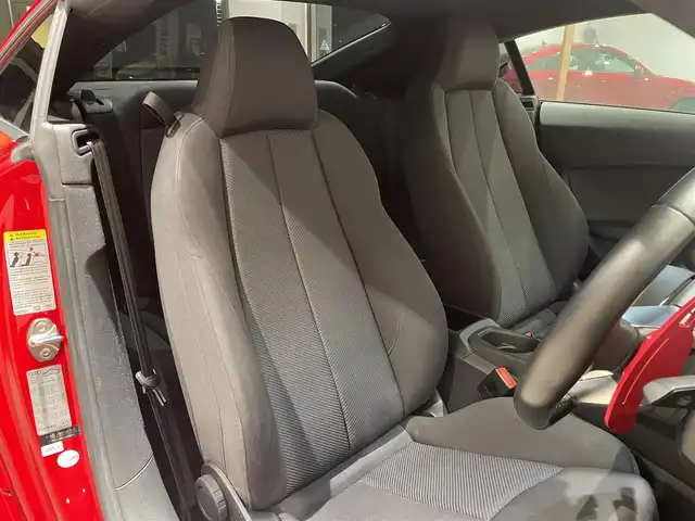 アウディ ＴＴクーペ 2．0 TFSI 愛知県 2016(平28)年 2.4万km ブリリアントレッド ブラックペイントＡＷ　/バーチャルコクピット　/ＭＭＩナビゲーション　/Ｂｌｕｅｔｏｏｔｈ　/バックカメラ　/フルセグＴＶ　/ＣＤ／ＤＶＤ　/クリアランスソナー　/ＥＴＣ　/社外レーダー　/ドライブレコーダー　/ＢＳＭ/クルーズコントロール/プッシュスタート/ウィンカーミラー/アイドリングストップ