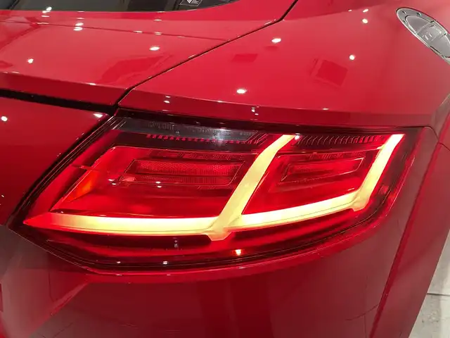 アウディ ＴＴクーペ 2．0 TFSI 愛知県 2016(平28)年 2.4万km ブリリアントレッド ブラックペイントＡＷ　/バーチャルコクピット　/ＭＭＩナビゲーション　/Ｂｌｕｅｔｏｏｔｈ　/バックカメラ　/フルセグＴＶ　/ＣＤ／ＤＶＤ　/クリアランスソナー　/ＥＴＣ　/社外レーダー　/ドライブレコーダー　/ＢＳＭ/クルーズコントロール/プッシュスタート/ウィンカーミラー/アイドリングストップ