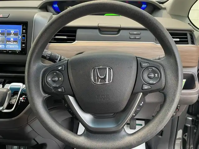 ホンダ フリード ハイブリット G ホンダセンシング 福岡県 2021(令3)年 4.9万km スーパープラチナグレーメタリック 純正7型SDナビ(フルセグTV/CD/DVD/BT)ホンダセンシングバックカメラ両側パワスラレーダークルコンETCUSB純正フロアマット純正LEDプッシュスタートスマートキースペアキー