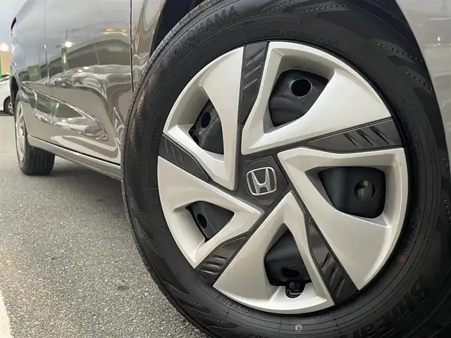 ホンダ フリード ハイブリット G ホンダセンシング 福岡県 2021(令3)年 4.9万km スーパープラチナグレーメタリック 純正7型SDナビ(フルセグTV/CD/DVD/BT)ホンダセンシングバックカメラ両側パワスラレーダークルコンETCUSB純正フロアマット純正LEDプッシュスタートスマートキースペアキー