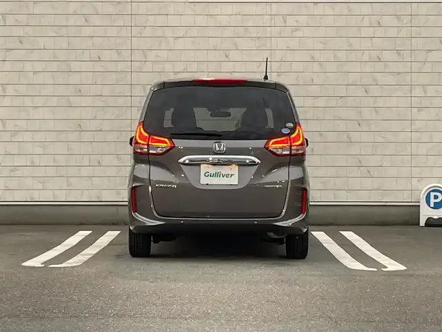 ホンダ フリード ハイブリット G ホンダセンシング 福岡県 2021(令3)年 4.9万km スーパープラチナグレーメタリック 純正7型SDナビ(フルセグTV/CD/DVD/BT)ホンダセンシングバックカメラ両側パワスラレーダークルコンETCUSB純正フロアマット純正LEDプッシュスタートスマートキースペアキー