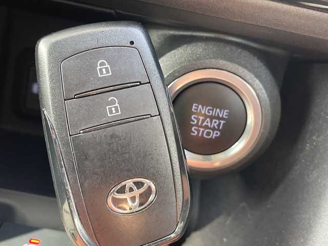 トヨタ ハリアー S 愛知県 2020(令2)年 3.7万km プレシャスブラックパール トヨタセーフティセンス/純正8型ディスプレイオーディオナビ/レーダークルーズコントロール/バックカメラ/コーナーセンサー/純正アルミホイール/LEDヘッドライト/インテリジェントミラー/オートマチックハイビーム/ETC/衝突軽減システム/Bluetooth/ステアリングスイッチ/スマートキー/プッシュスタート