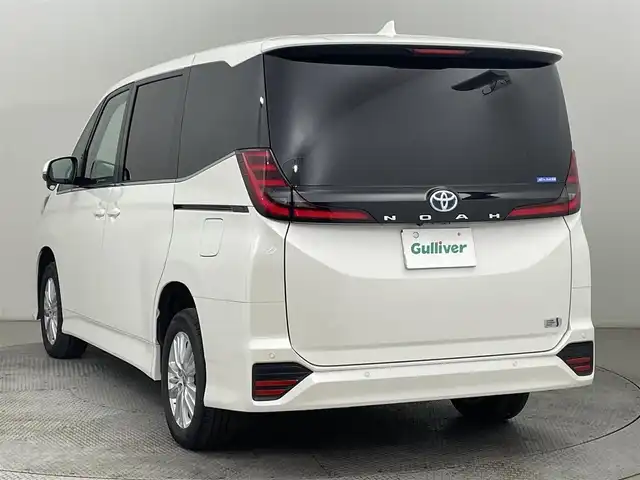 トヨタ ノア ハイブリッド S－Z 道央・札幌 2024(令6)年 0.3万km ホワイトパールクリスタルシャイン ・４WD/・寒冷地仕様/・10.5インチHDディスプレイ通信型ナビ/　CD/DVD/BT/USB/Miracast/フルセグTV/・13.2型有機EL後席モニター(V13T-R72R)/・ステアリングスイッチ/・TV-Kit（キャンセラースイッチ）/・バックカメラ/・ナビ連動ビルトインETC2.0/・ドライブレコーダー前後（ZDR018）/・トヨタセーフティセンス/　LDA/PCS/PDA/PKSB/RSA/　クリアランスソナー/レーダークルーズ/　発進遅れ告知/後退速度抑制/・横滑り防止装置/・ブレーキホールド/・DriveMODE / EvMODE/・ハンズフリーデュアルパワースライドドア/・パワーバックドア/・オートマチックハイビーム/・オートライト/・ヘッドランプレベライザー/・LEDヘッドライト＆フォグ/・ドアミラーウィンカー/・オートリトラクタブルミラー/・ハーフレザーシート/・D+N席シートヒーター/・nanoe-X付AAC(WAC)/・純正ドアバイザー/・純正フロアマット/・シートバックテーブル/・純正１６インチAW/・積込社外１６インチAW/　（同サイズ 冬 VRX3 24年 9分山）/・AC100V/・プッシュスタート/・スマートキー/・取扱説明書/・保証書