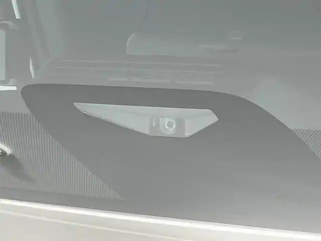 トヨタ ノア ハイブリッド S－Z 道央・札幌 2024(令6)年 0.3万km ホワイトパールクリスタルシャイン ・４WD/・寒冷地仕様/・10.5インチHDディスプレイ通信型ナビ/　CD/DVD/BT/USB/Miracast/フルセグTV/・13.2型有機EL後席モニター(V13T-R72R)/・ステアリングスイッチ/・TV-Kit（キャンセラースイッチ）/・バックカメラ/・ナビ連動ビルトインETC2.0/・ドライブレコーダー前後（ZDR018）/・トヨタセーフティセンス/　LDA/PCS/PDA/PKSB/RSA/　クリアランスソナー/レーダークルーズ/　発進遅れ告知/後退速度抑制/・横滑り防止装置/・ブレーキホールド/・DriveMODE / EvMODE/・ハンズフリーデュアルパワースライドドア/・パワーバックドア/・オートマチックハイビーム/・オートライト/・ヘッドランプレベライザー/・LEDヘッドライト＆フォグ/・ドアミラーウィンカー/・オートリトラクタブルミラー/・ハーフレザーシート/・D+N席シートヒーター/・nanoe-X付AAC(WAC)/・純正ドアバイザー/・純正フロアマット/・シートバックテーブル/・純正１６インチAW/・積込社外１６インチAW/　（同サイズ 冬 VRX3 24年 9分山）/・AC100V/・プッシュスタート/・スマートキー/・取扱説明書/・保証書