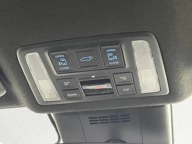 トヨタ ノア ハイブリッド S－Z 道央・札幌 2024(令6)年 0.3万km ホワイトパールクリスタルシャイン ・４WD/・寒冷地仕様/・10.5インチHDディスプレイ通信型ナビ/　CD/DVD/BT/USB/Miracast/フルセグTV/・13.2型有機EL後席モニター(V13T-R72R)/・ステアリングスイッチ/・TV-Kit（キャンセラースイッチ）/・バックカメラ/・ナビ連動ビルトインETC2.0/・ドライブレコーダー前後（ZDR018）/・トヨタセーフティセンス/　LDA/PCS/PDA/PKSB/RSA/　クリアランスソナー/レーダークルーズ/　発進遅れ告知/後退速度抑制/・横滑り防止装置/・ブレーキホールド/・DriveMODE / EvMODE/・ハンズフリーデュアルパワースライドドア/・パワーバックドア/・オートマチックハイビーム/・オートライト/・ヘッドランプレベライザー/・LEDヘッドライト＆フォグ/・ドアミラーウィンカー/・オートリトラクタブルミラー/・ハーフレザーシート/・D+N席シートヒーター/・nanoe-X付AAC(WAC)/・純正ドアバイザー/・純正フロアマット/・シートバックテーブル/・純正１６インチAW/・積込社外１６インチAW/　（同サイズ 冬 VRX3 24年 9分山）/・AC100V/・プッシュスタート/・スマートキー/・取扱説明書/・保証書