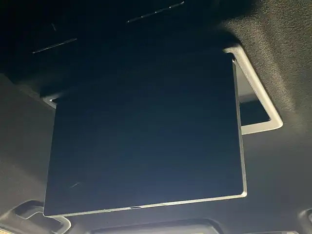 トヨタ ノア ハイブリッド S－Z 道央・札幌 2024(令6)年 0.3万km ホワイトパールクリスタルシャイン ・４WD/・寒冷地仕様/・10.5インチHDディスプレイ通信型ナビ/　CD/DVD/BT/USB/Miracast/フルセグTV/・13.2型有機EL後席モニター(V13T-R72R)/・ステアリングスイッチ/・TV-Kit（キャンセラースイッチ）/・バックカメラ/・ナビ連動ビルトインETC2.0/・ドライブレコーダー前後（ZDR018）/・トヨタセーフティセンス/　LDA/PCS/PDA/PKSB/RSA/　クリアランスソナー/レーダークルーズ/　発進遅れ告知/後退速度抑制/・横滑り防止装置/・ブレーキホールド/・DriveMODE / EvMODE/・ハンズフリーデュアルパワースライドドア/・パワーバックドア/・オートマチックハイビーム/・オートライト/・ヘッドランプレベライザー/・LEDヘッドライト＆フォグ/・ドアミラーウィンカー/・オートリトラクタブルミラー/・ハーフレザーシート/・D+N席シートヒーター/・nanoe-X付AAC(WAC)/・純正ドアバイザー/・純正フロアマット/・シートバックテーブル/・純正１６インチAW/・積込社外１６インチAW/　（同サイズ 冬 VRX3 24年 9分山）/・AC100V/・プッシュスタート/・スマートキー/・取扱説明書/・保証書