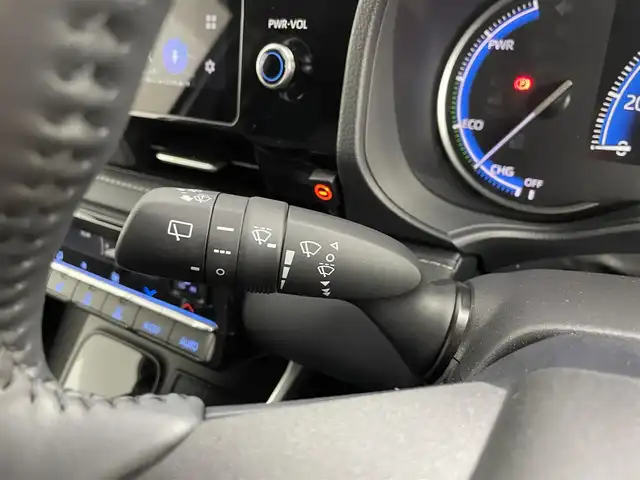 トヨタ ノア ハイブリッド S－Z 道央・札幌 2024(令6)年 0.3万km ホワイトパールクリスタルシャイン ・４WD/・寒冷地仕様/・10.5インチHDディスプレイ通信型ナビ/　CD/DVD/BT/USB/Miracast/フルセグTV/・13.2型有機EL後席モニター(V13T-R72R)/・ステアリングスイッチ/・TV-Kit（キャンセラースイッチ）/・バックカメラ/・ナビ連動ビルトインETC2.0/・ドライブレコーダー前後（ZDR018）/・トヨタセーフティセンス/　LDA/PCS/PDA/PKSB/RSA/　クリアランスソナー/レーダークルーズ/　発進遅れ告知/後退速度抑制/・横滑り防止装置/・ブレーキホールド/・DriveMODE / EvMODE/・ハンズフリーデュアルパワースライドドア/・パワーバックドア/・オートマチックハイビーム/・オートライト/・ヘッドランプレベライザー/・LEDヘッドライト＆フォグ/・ドアミラーウィンカー/・オートリトラクタブルミラー/・ハーフレザーシート/・D+N席シートヒーター/・nanoe-X付AAC(WAC)/・純正ドアバイザー/・純正フロアマット/・シートバックテーブル/・純正１６インチAW/・積込社外１６インチAW/　（同サイズ 冬 VRX3 24年 9分山）/・AC100V/・プッシュスタート/・スマートキー/・取扱説明書/・保証書