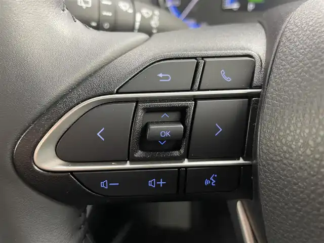 トヨタ ノア ハイブリッド S－Z 道央・札幌 2024(令6)年 0.3万km ホワイトパールクリスタルシャイン ・４WD/・寒冷地仕様/・10.5インチHDディスプレイ通信型ナビ/　CD/DVD/BT/USB/Miracast/フルセグTV/・13.2型有機EL後席モニター(V13T-R72R)/・ステアリングスイッチ/・TV-Kit（キャンセラースイッチ）/・バックカメラ/・ナビ連動ビルトインETC2.0/・ドライブレコーダー前後（ZDR018）/・トヨタセーフティセンス/　LDA/PCS/PDA/PKSB/RSA/　クリアランスソナー/レーダークルーズ/　発進遅れ告知/後退速度抑制/・横滑り防止装置/・ブレーキホールド/・DriveMODE / EvMODE/・ハンズフリーデュアルパワースライドドア/・パワーバックドア/・オートマチックハイビーム/・オートライト/・ヘッドランプレベライザー/・LEDヘッドライト＆フォグ/・ドアミラーウィンカー/・オートリトラクタブルミラー/・ハーフレザーシート/・D+N席シートヒーター/・nanoe-X付AAC(WAC)/・純正ドアバイザー/・純正フロアマット/・シートバックテーブル/・純正１６インチAW/・積込社外１６インチAW/　（同サイズ 冬 VRX3 24年 9分山）/・AC100V/・プッシュスタート/・スマートキー/・取扱説明書/・保証書