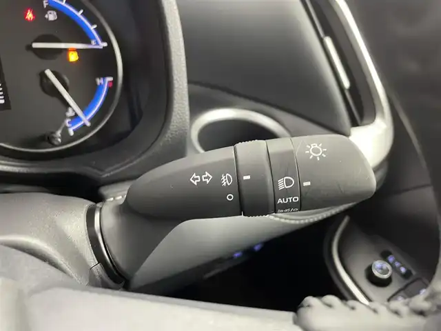 トヨタ ノア ハイブリッド S－Z 道央・札幌 2024(令6)年 0.3万km ホワイトパールクリスタルシャイン ・４WD/・寒冷地仕様/・10.5インチHDディスプレイ通信型ナビ/　CD/DVD/BT/USB/Miracast/フルセグTV/・13.2型有機EL後席モニター(V13T-R72R)/・ステアリングスイッチ/・TV-Kit（キャンセラースイッチ）/・バックカメラ/・ナビ連動ビルトインETC2.0/・ドライブレコーダー前後（ZDR018）/・トヨタセーフティセンス/　LDA/PCS/PDA/PKSB/RSA/　クリアランスソナー/レーダークルーズ/　発進遅れ告知/後退速度抑制/・横滑り防止装置/・ブレーキホールド/・DriveMODE / EvMODE/・ハンズフリーデュアルパワースライドドア/・パワーバックドア/・オートマチックハイビーム/・オートライト/・ヘッドランプレベライザー/・LEDヘッドライト＆フォグ/・ドアミラーウィンカー/・オートリトラクタブルミラー/・ハーフレザーシート/・D+N席シートヒーター/・nanoe-X付AAC(WAC)/・純正ドアバイザー/・純正フロアマット/・シートバックテーブル/・純正１６インチAW/・積込社外１６インチAW/　（同サイズ 冬 VRX3 24年 9分山）/・AC100V/・プッシュスタート/・スマートキー/・取扱説明書/・保証書