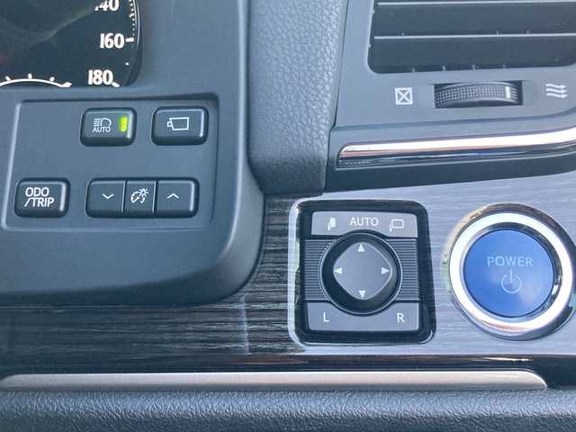 トヨタ クラウン ハイブリッド アスリートS J－フロンティア 岡山県 2017(平29)年 4.2万km ホワイトパールクリスタルシャイン 純正ナビ/フルセグTV、CD、DVD、Blu-ray、Bluetooth/AM、FM/全方位カメラ/純正ドライブレコーダー/ステアリングヒーター/前席シートヒーター/前席パワーシート/ビルトインETC/TVキャンセラー/ハーフレザーシート/リアロールサンシェード/トヨタセーフティセンス/・レーダークルーズコントロール/・レーンディパーチャーアラート/・プリクラッシュセーフティ/・オートハイビーム