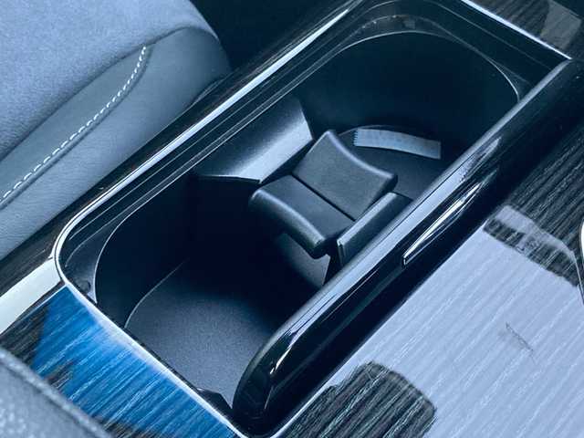 トヨタ クラウン ハイブリッド アスリートS J－フロンティア 岡山県 2017(平29)年 4.2万km ホワイトパールクリスタルシャイン 純正ナビ/フルセグTV、CD、DVD、Blu-ray、Bluetooth/AM、FM/全方位カメラ/純正ドライブレコーダー/ステアリングヒーター/前席シートヒーター/前席パワーシート/ビルトインETC/TVキャンセラー/ハーフレザーシート/リアロールサンシェード/トヨタセーフティセンス/・レーダークルーズコントロール/・レーンディパーチャーアラート/・プリクラッシュセーフティ/・オートハイビーム