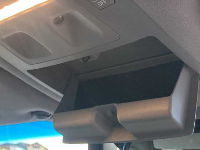 トヨタ クラウン ハイブリッド アスリートS J－フロンティア 岡山県 2017(平29)年 4.2万km ホワイトパールクリスタルシャイン 純正ナビ/フルセグTV、CD、DVD、Blu-ray、Bluetooth/AM、FM/全方位カメラ/純正ドライブレコーダー/ステアリングヒーター/前席シートヒーター/前席パワーシート/ビルトインETC/TVキャンセラー/ハーフレザーシート/リアロールサンシェード/トヨタセーフティセンス/・レーダークルーズコントロール/・レーンディパーチャーアラート/・プリクラッシュセーフティ/・オートハイビーム