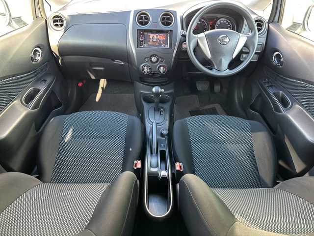 日産 ノート X FOUR 青森県 2015(平27)年 2.6万km ブリリアントシルバー 4WD/社外メモリナビ/Bluetooth・USB・SD・AUX/ETC/横滑り防止装置/エマージェンシーブレーキレス/ハロゲンヘッドライト/オートライト/プッシュスタート/インテリキー/スペアキー/14インチホイルスタッドレスタイヤ/14インチホイル夏タイヤあり